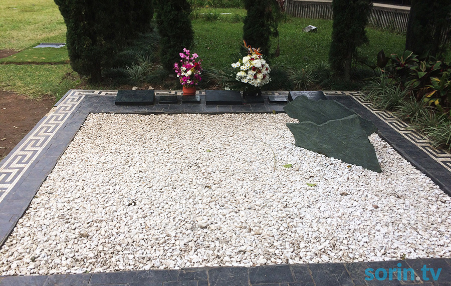 Pablo Escobar tomb grave