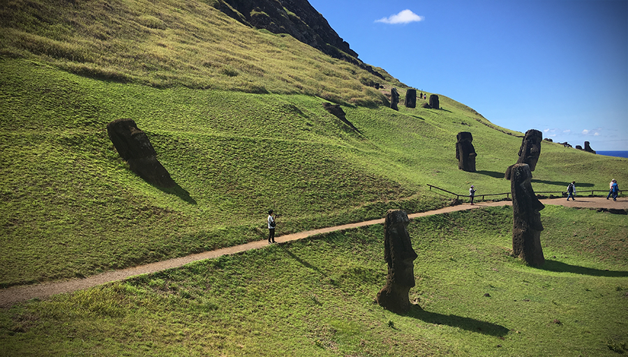 easter island bodies and heads