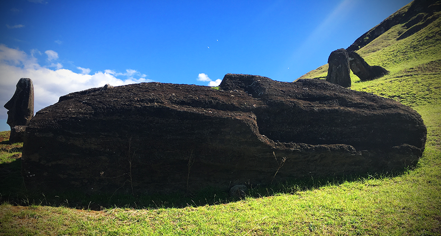 first moai statue ever